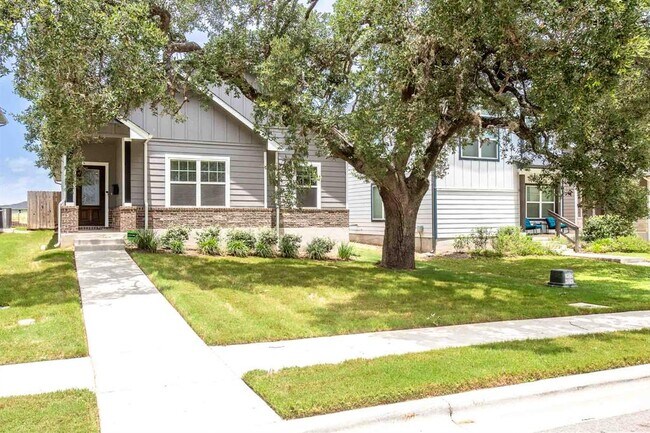 Building Photo - 364 Kenai Dr