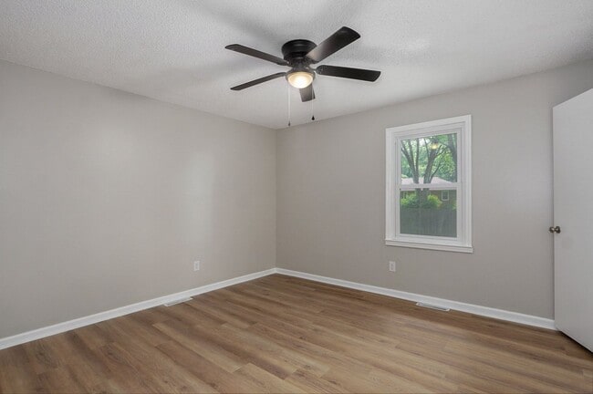 Building Photo - Charming 3 bedroom house in Springfield,MO!