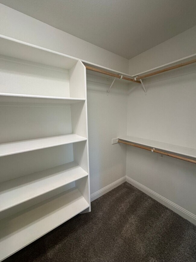 Building Photo - 4 BED/2 BATH IN REDDING IN THE WESTSIDE ES...