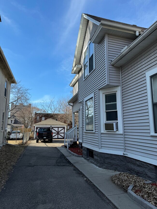 Building Photo - 1826 Pierce St NE