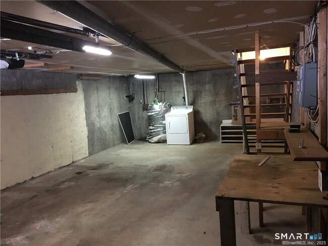 Building Photo - 232 Monce Rd