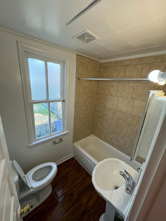 Building Photo - Coming soon! Cozy 2 bedroom house with par...