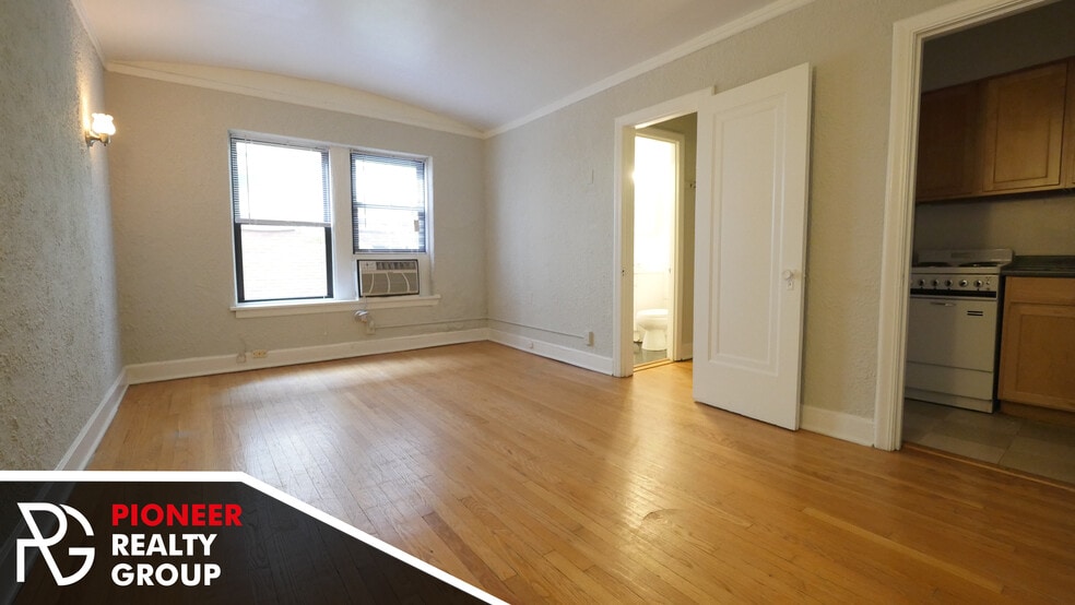 Building Photo - 556 W Arlington Pl