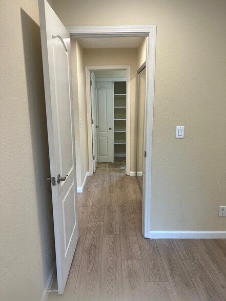 Building Photo - 923 Catkin Ct