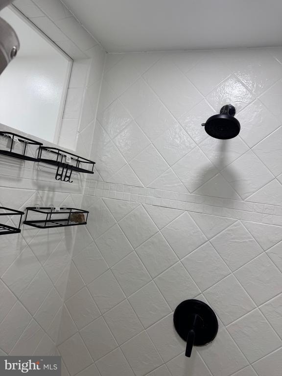 Building Photo - 725 W Mt Vernon St