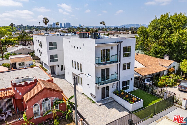 Building Photo - 2057 S Garth Ave