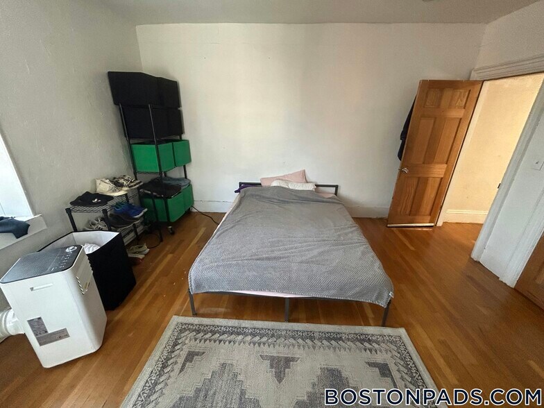 Building Photo - 6 Sewall St