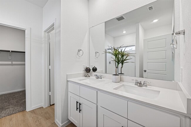 Building Photo - 407 Robin Ct