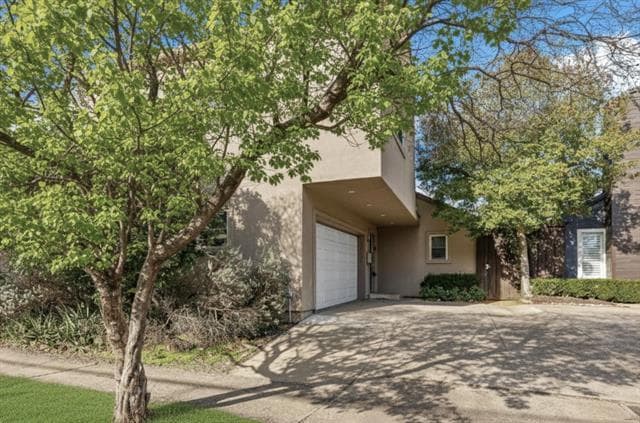 Building Photo - 4319 Cabell Dr