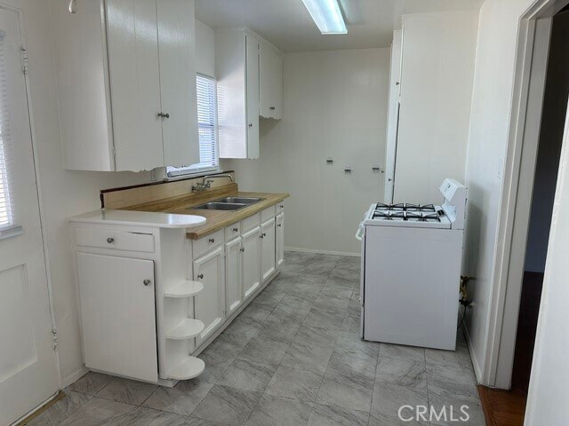 Building Photo - 601 S Chevy Chase Dr