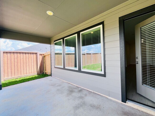 Building Photo - 30634 Windermere