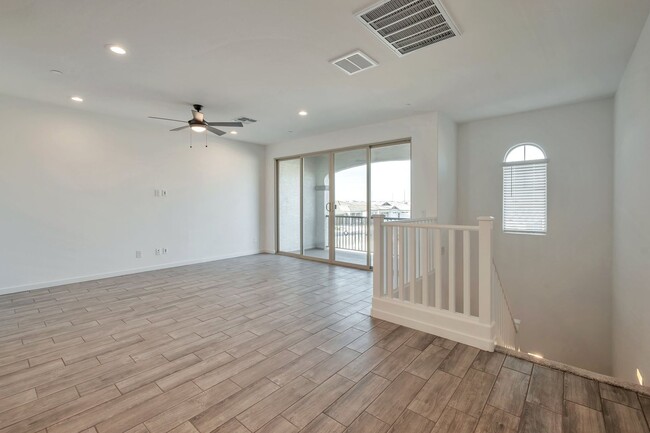 Building Photo - Brand New Luxurious Townhome in Warner Meadow