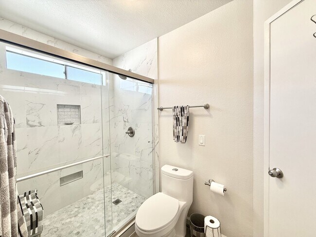 Building Photo - AVAILABLE NOW!! GORGEOUS 3 Bedroom 3 Bathroom Condo Rancho Mirage!!!