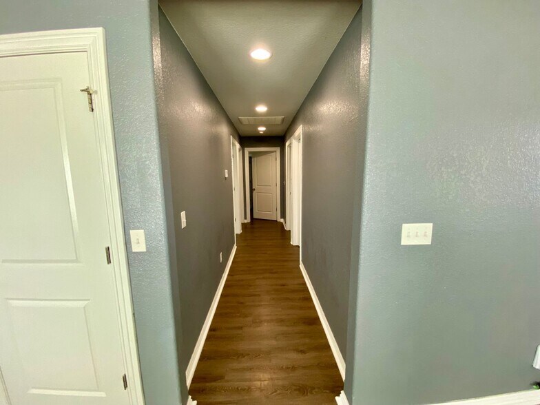 Building Photo - 1660 Gallant Fox Ln