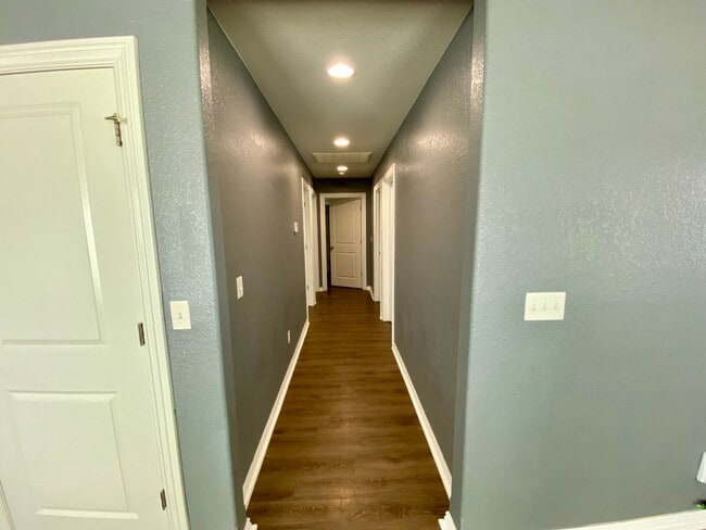 Building Photo - 1660 Gallant Fox Ln