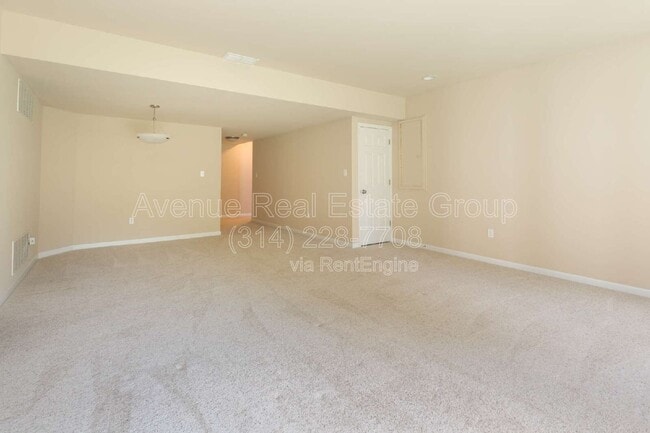 Building Photo - 8947 Hilltop Manor Dr