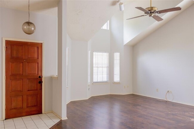 Building Photo - 2034 Creek Valley Ln
