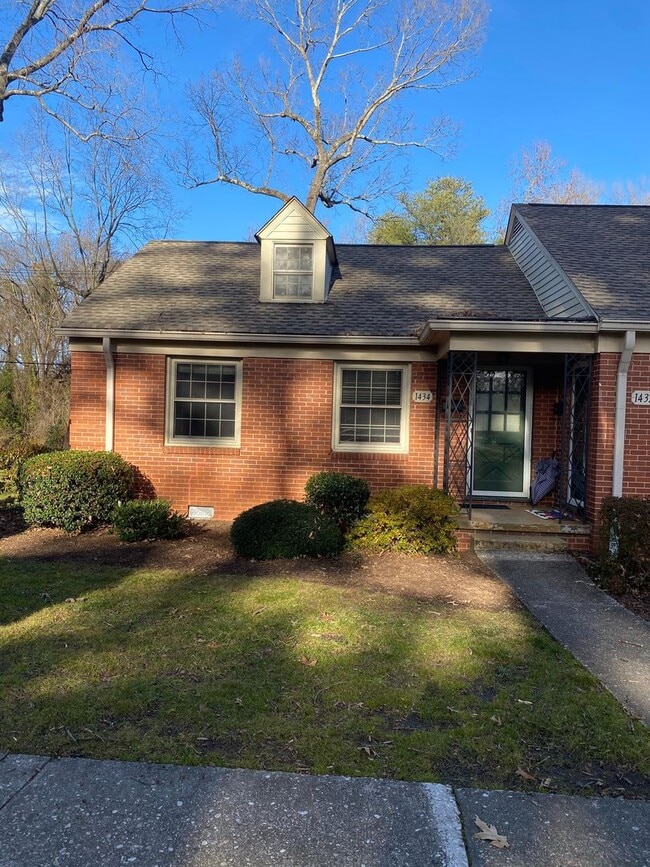 Primary Photo - 2 BR convenient to Grimsley HS and Midtown
