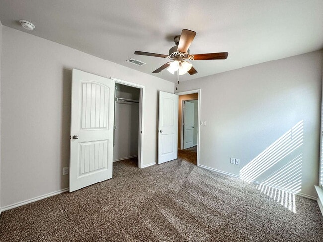 Building Photo - 3/2/2 Home in Windstone!