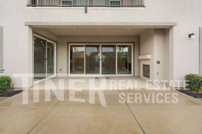 Building Photo - 4944 Covered Wagon Cir