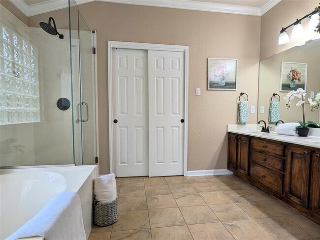 Building Photo - 14504 Templemore Cove