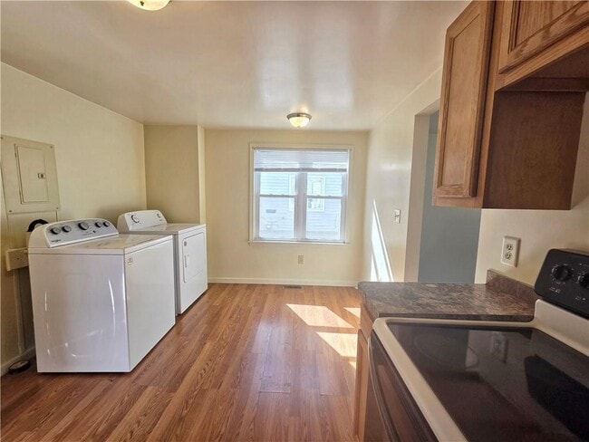 Building Photo - 235 B Allen St