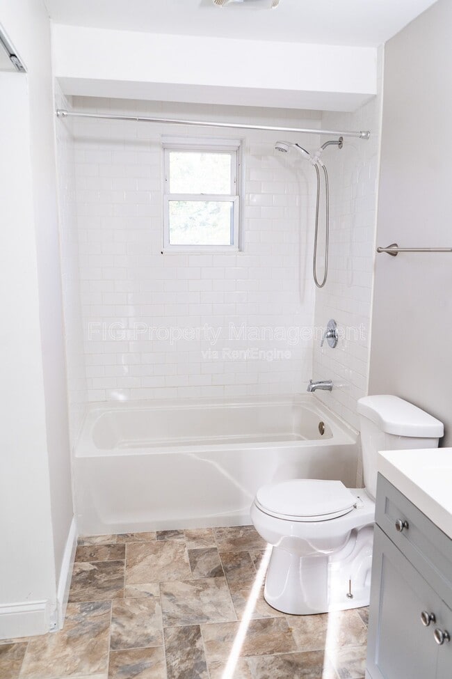 Building Photo - 3311 Canary Ave