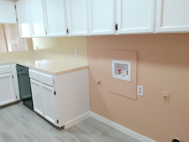 Building Photo - 3617 Crestbrook Ct