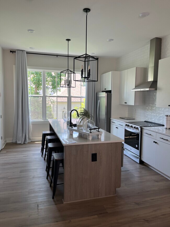 ACTUAL UNIT! - 192 Chestnut Cir