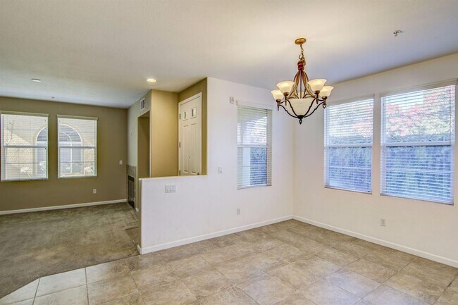 Building Photo - Beautiful 4 Bedroom, 2.5 Bath Condo for Rent in Elk Grove