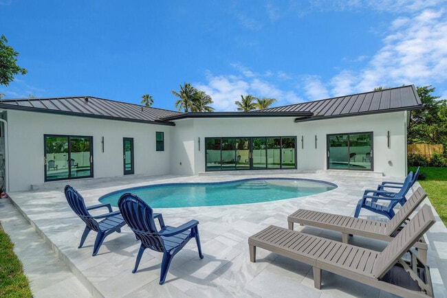 Building Photo - 1248 N Harbor Dr