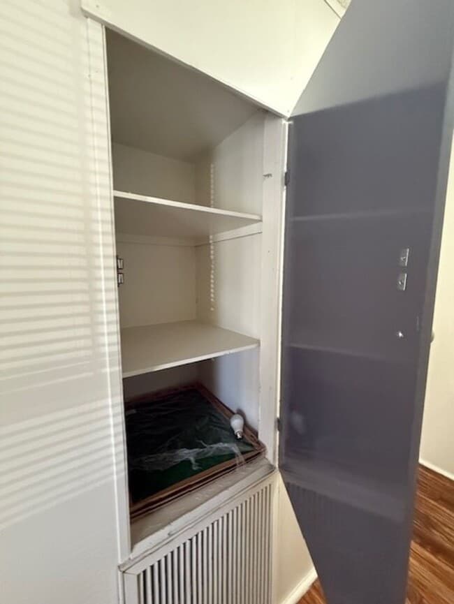 Building Photo - Reduced - 3 Bedroom 2 Bath home contact Property Pros Property Management