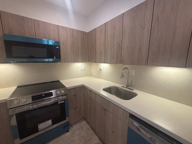 Building Photo - 2666 Tigertail Ave