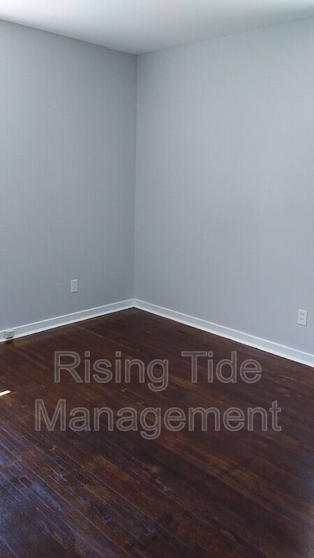 Building Photo - 825 Sherwood Forest Dr