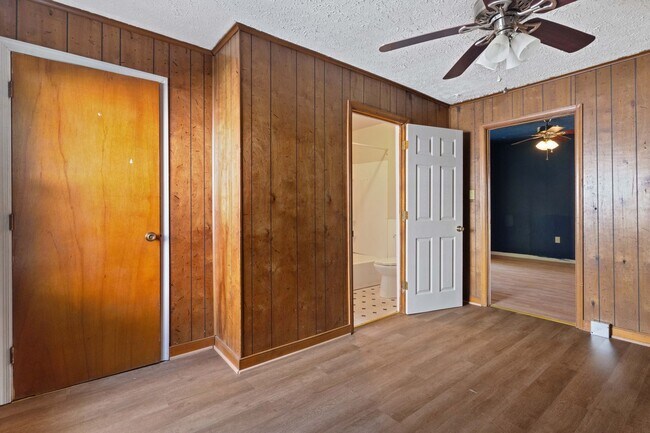 Building Photo - 516 N Center St