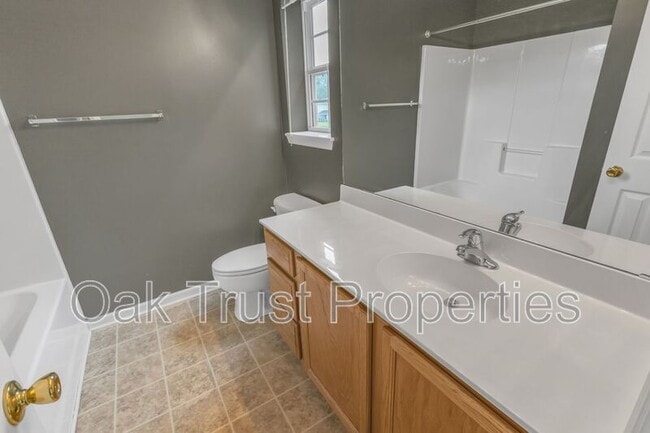 Building Photo - 303 Yellow Hawthorn Cir