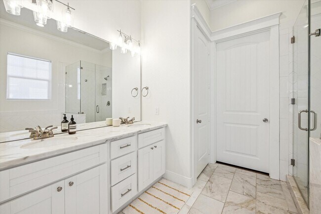 Building Photo - 304 Walton St