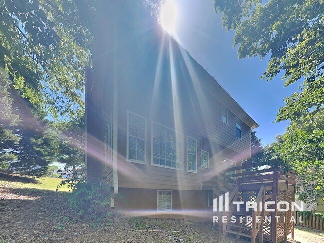 Building Photo - 1110 Karastan Court SW Marietta GA