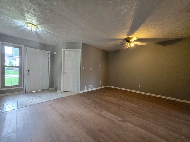 Building Photo - 3 Bedroom, 2.5 Bath Townhouse in Beavercreek!