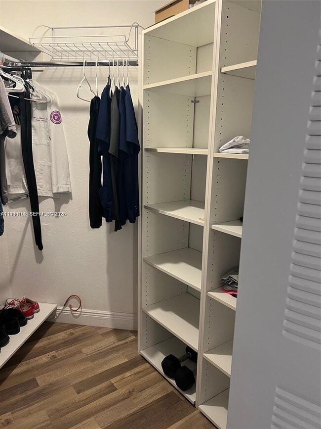 Building Photo - 9403 Fontainebleau Blvd