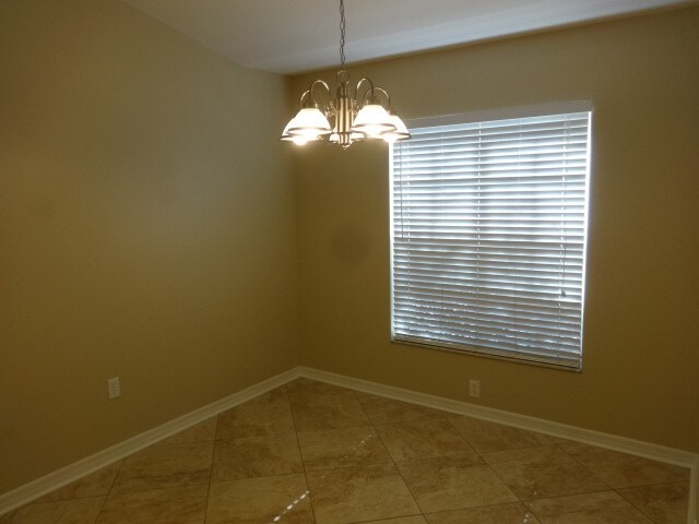 Building Photo - 215 Lookout Dr