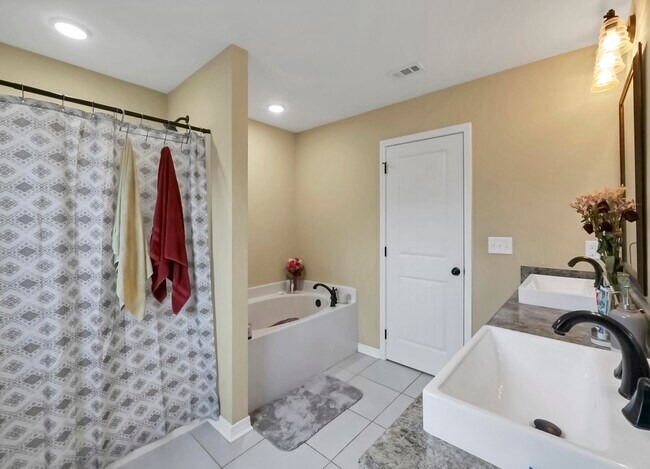 Building Photo - 220 Wainwright Dr