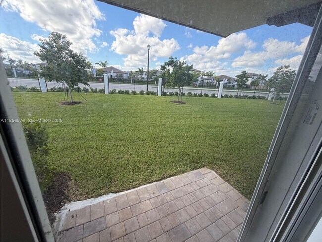 Building Photo - 2464 SE 24th Ct