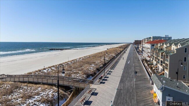 Building Photo - 422 Oceanfront