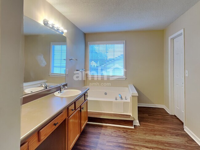 Building Photo - 3202 Davenport Park Ln