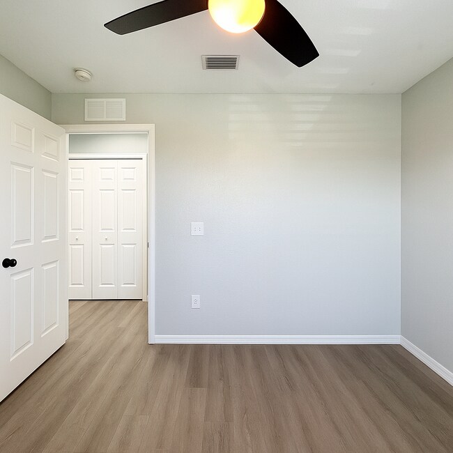 Building Photo - 6827 San Bruno Dr