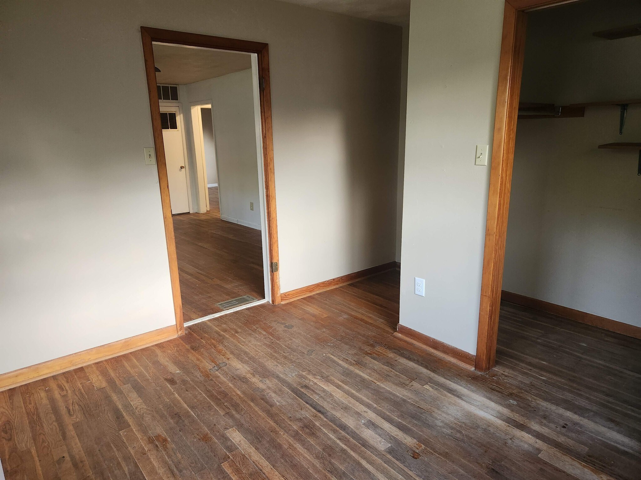 Building Photo - 104 W Searcy St