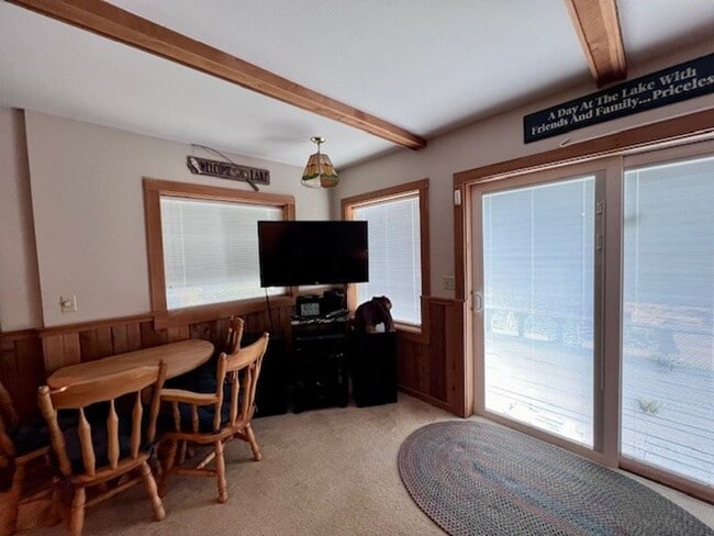 Building Photo - Fully Furnished Short Term Rental Right on...