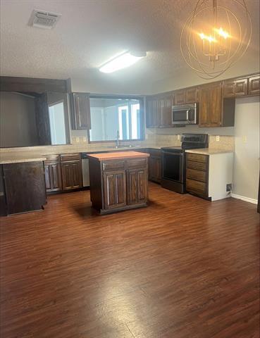 Building Photo - 3012 Barrington Ct