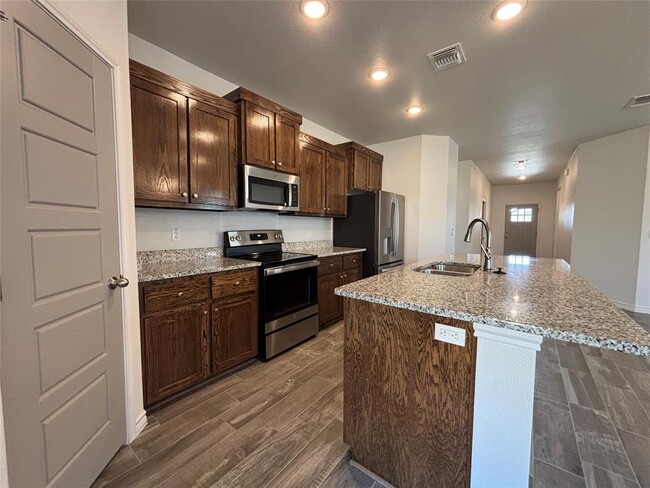 Building Photo - 722 Freedom Cir